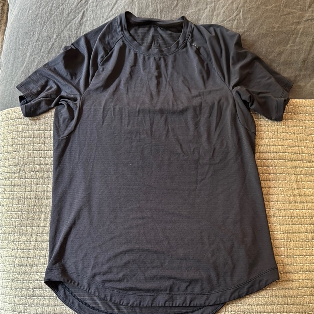 Lululemon License to Train Shirt (2 of 2)
